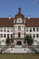 Schloss Alteglofsheim, Hofseite des Westflügels, Ansicht von Osten