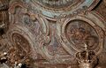 Decke über dem Wappen der Bühnenwand (Schrägansicht Richtung linker Proszeniumsl