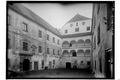 Innenhof, Ansicht nach Süden (historische Aufnahme)